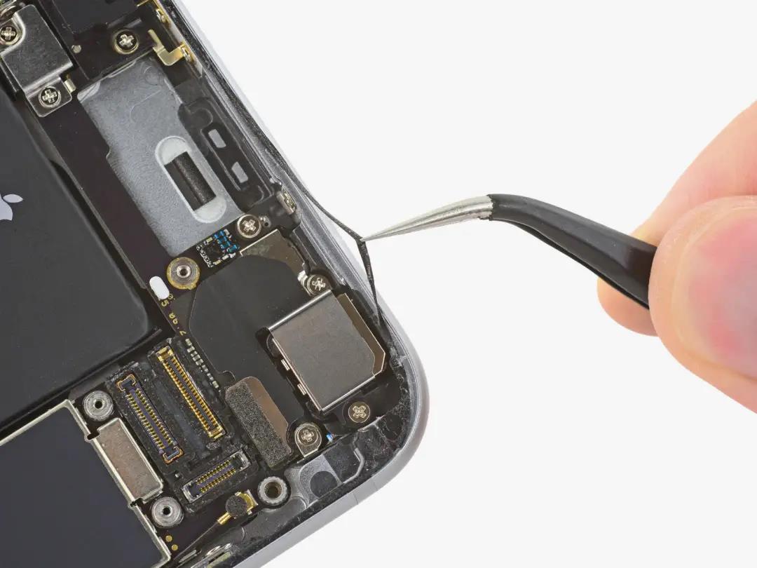 iPhone涉嫌虚假广告:不能带去游泳的手机,到底算不算“防水”?2.jpg iPhone涉嫌虚假广告:不能带去游泳的手机,到底算不算“防水”?2.jpg